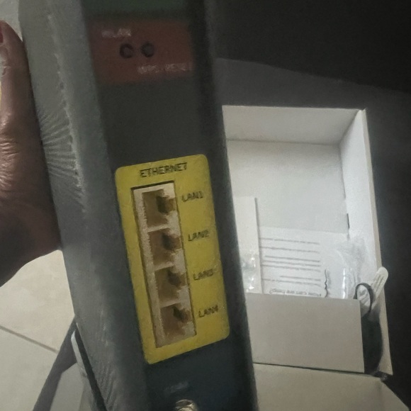 Cable Modem plus Router MG7310 DOCSIS 3.0 - Picture 2 of 4